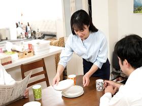 優しくてキレイなお義母さんに恋をしてしまった僕　平岡里枝子 サンプル動画サムネイル