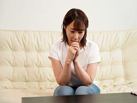 親離れしてほしくない息子に色仕掛けをする淫母　成宮いろは　サンプル画像04