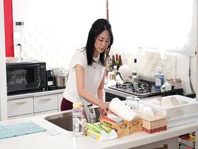 義父の歪んだ淫欲　『妊活に効くマッサージだよ』と騙されイケメン整体師に極上愛液スポットを開発された三十路人妻。夫の留守中に拘束具で縛られ、義父と二人がかりで代わる代わる執拗に貪り尽くされる背徳の3P調教　澄河美花　サンプル画像02