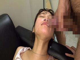 170cmの長身OLを社内痴漢したら…実はむっつりスケベの言いなり娘だったのでそのまま輪姦残業お願いしました！【長身精飲娘・美波さん23歳】　サンプル画像19