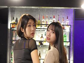 W長身妻の【痴漢コンビニ＆ぶっかけバー】店内いつでもどこでも触って下さい・痴漢フリーな女達 きょうこ＆こはる　サンプル画像10