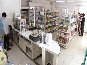 W長身妻の【痴漢コンビニ＆ぶっかけバー】店内いつでもどこでも触って下さい・痴漢フリーな女達 きょうこ＆こはる　サンプル画像07