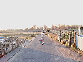 まさにAV女優になるために生まれた奇跡の敏感ド貧乳美少女！（関西弁が可愛い）卒業式終了後、新幹線に乗って即上京フライングデビュー！ サンプル動画サムネイル