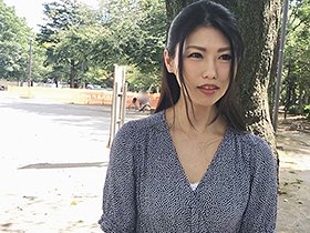 両手も呑み込むWアナルフィスト 尻の穴でアへ顔で悶絶する究極のアナル馬鹿妻 応募素人:由美（41歳） サンプル動画サムネイル
