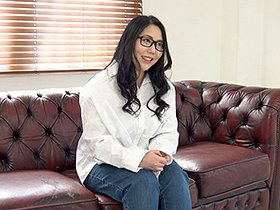 バカマ〇コ再び！！「あの時のセックスが忘れられないのぉぉぉぉぉぉ！！」ノンストップ巨根ピストンでアクメ堕ちしたあの性欲モンスター妻が欲求不満を募らせ再びAV志願！すぐにハメてもらえると期待しているマ〇コを散々おあずけ焦らししていたら我慢出来ずに錯乱発狂！w発情しきったドスケベマ〇コにデカチンをブチ込んでやると即イキ連続絶頂失神ぶっ壊れ！！！ サンプル動画サムネイル