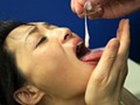 52歳のボクの主治医は喉を鳴らして飲んだ精子で患者のカラダを把握する　サンプル画像09
