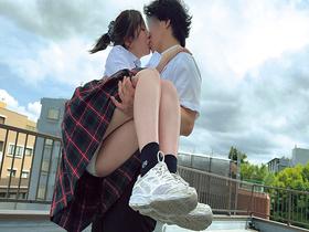 青空キスから始まる恋 憧れの先輩への告白をお手伝いします！片思いで悩む学生さんたちに青空の下で脳がトロける濃密ベロキス体験してもらいました！舌を絡ませ糸引き涎ダラダラディープキスで高まり⇒二人をコンドームのない部屋に閉じ込めたら生セックスまでするのか?　サンプル画像15