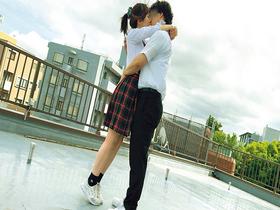 青空キスから始まる恋 憧れの先輩への告白をお手伝いします！片思いで悩む学生さんたちに青空の下で脳がトロける濃密ベロキス体験してもらいました！舌を絡ませ糸引き涎ダラダラディープキスで高まり⇒二人をコンドームのない部屋に閉じ込めたら生セックスまでするのか?　サンプル画像16