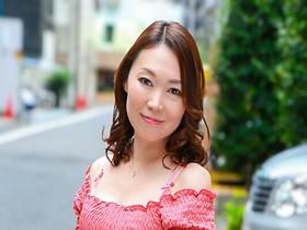五十路のおばさんが一番エロい!おち●ぽに飢えてる一人暮らしの熟女の家で濃密お泊まりSEX12連発! サンプル動画サムネイル