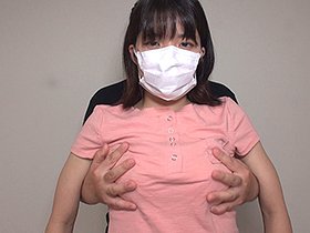 天然巨乳を揉む 量感たっぷり巨乳を着衣、生、いろんな体勢で吸ったり揉んだりする　サンプル画像02