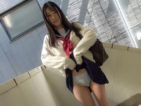 円女交際中出しoK18歳　大人しく見えて何でもアリの隠れヤリマンGカップ娘　碓氷なつめ　サンプル画像02
