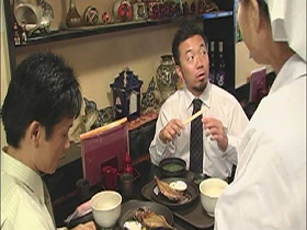 働く熟年おばさんパート先で我慢できずに若いチ○ポを貪りまくる！ サンプル動画サムネイル