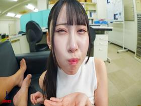 【ごっくんセクハラ】 残業中、２人きりの社内でムラムラ部長の中年精子を毎日飲まされる押しに弱いスレンダー新人部下OL　サンプル画像18