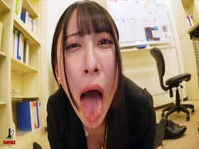 【ごっくんセクハラ】 残業中、２人きりの社内でムラムラ部長の中年精子を毎日飲まされる押しに弱いスレンダー新人部下OL　サンプル画像06