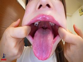 【ベロ接吻セクハラ】残業中のオフィスで二人きり、よだれダラダラ濡れ長舌をねじ込み密着濃厚ベロちゅうしながら若手精子を搾り取る人妻巨乳女上司　サンプル画像07