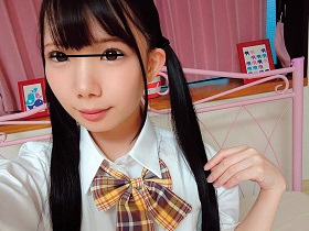 部屋投稿 お家に誰も居ない日を狙って直帰！こっそりパイパンJ●自画撮りオナニー　サンプル画像17