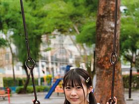 小さなカラダの女の子を連れ込みパンツを脱がせて幼膣パイパンマ●コにデカチン捻じ込み中出し放題！　サンプル画像01