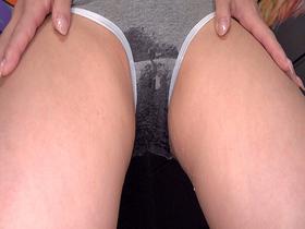 恥じらう素人娘のおもらしパンティ手コキ2　サンプル画像08