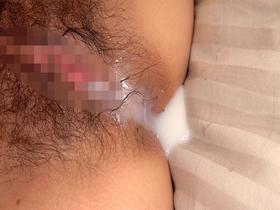 ムッツリスケベな素人娘限定！！男のフル勃起したチ●ポを10分間見せつけられ、パンティを濡らさなかったら賞金！ただし少しでも染みが付いてたら中出しSEX罰ゲーム！！　サンプル画像20